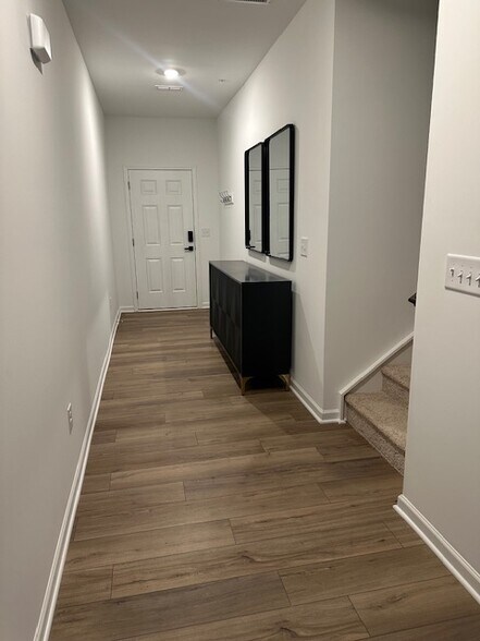 Building Photo - 6607 Wyndale Dr