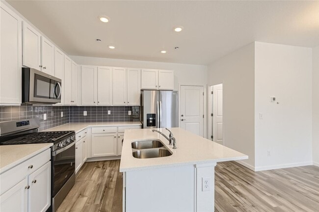 Building Photo - Single Family 3 Bed, 3 Bath Paired-Home in...