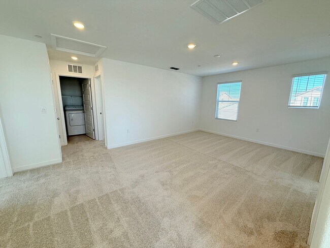 Building Photo - 10370 Bayson Wy