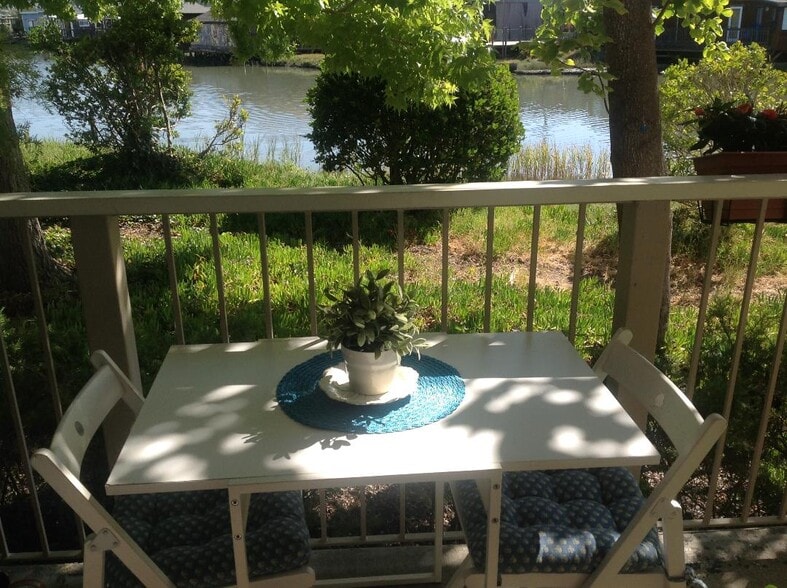 Building Photo - 396 Larkspur Plaza Dr