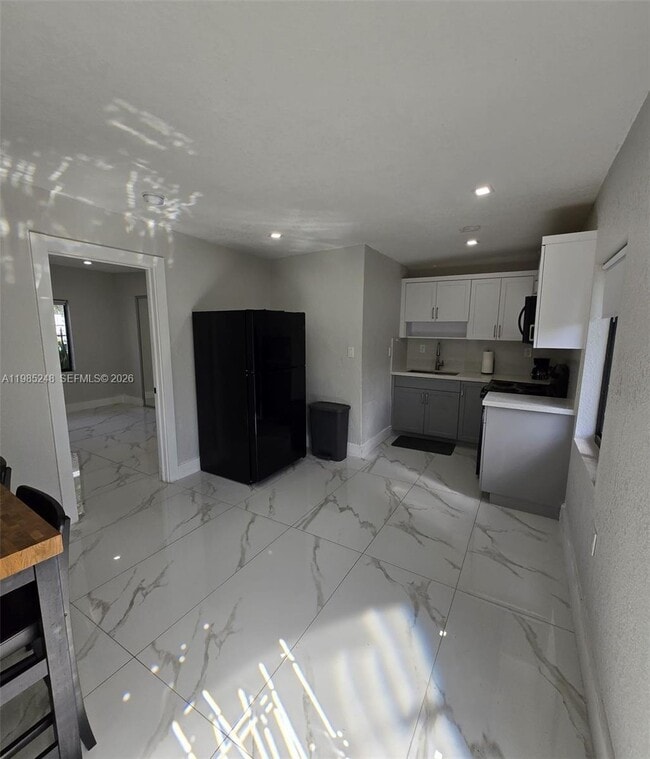 Building Photo - 1281 NE 110th St