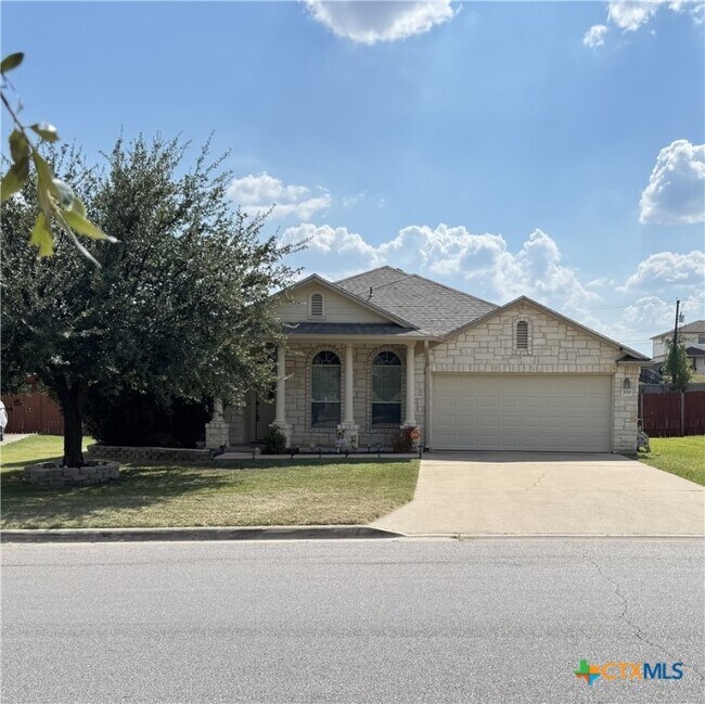 Primary Photo - 200 Memory Ln