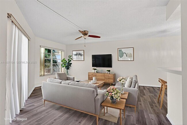 Building Photo - 3100 Riverside Dr