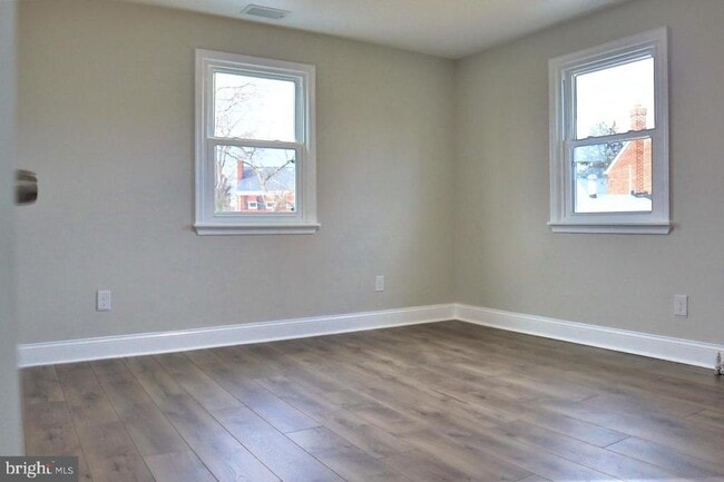 Building Photo - 1202 Parker Ave