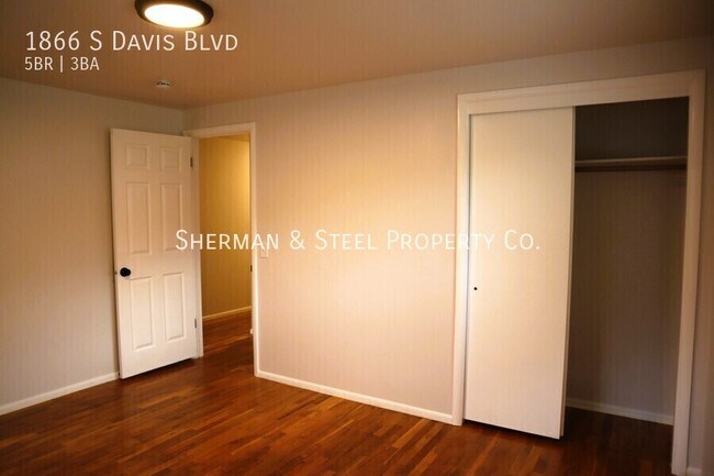 Building Photo - 1866 S Davis Blvd