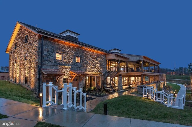 Building Photo - 405 Park Hill Ln