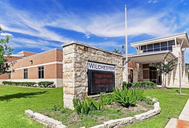 Building Photo - 927 Carlingford Ln