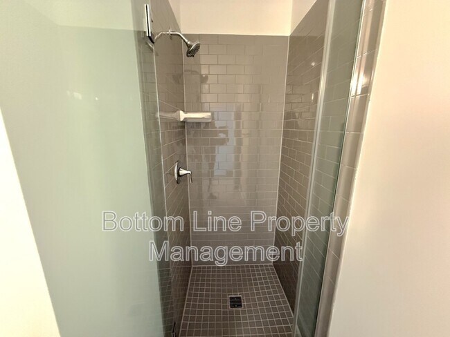 Building Photo - 118 W Poindexter Dr