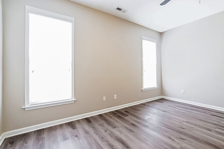 Building Photo - 240 Haywood Ln