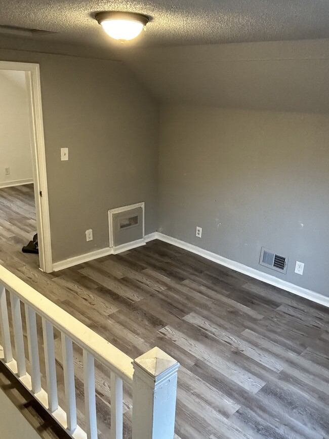 Upstairs Bedroom - 18918 Westphalia St