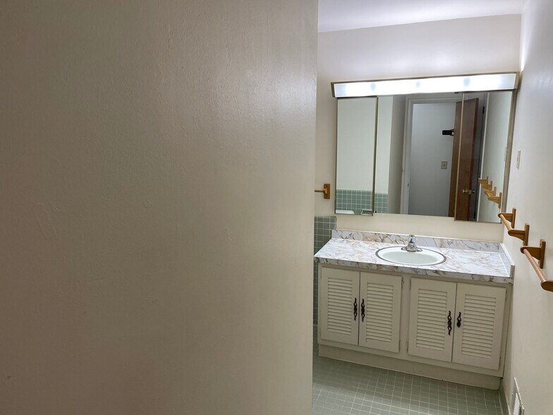 Building Photo - 1519 Cambria Dr