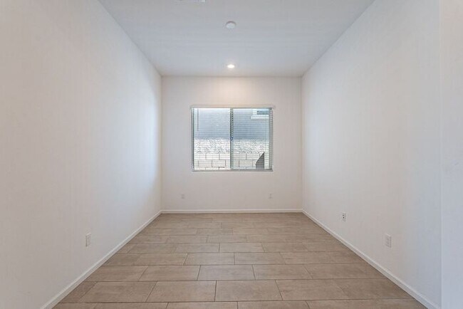 Building Photo - 12442 N Appling Ave