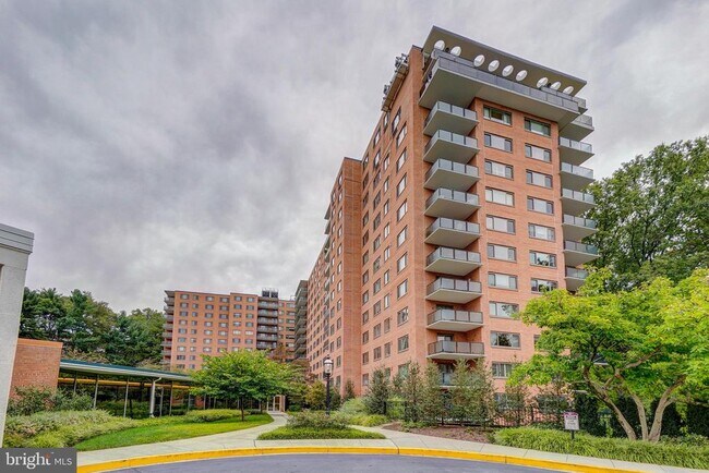 Primary Photo - 4201 Cathedral Ave NW