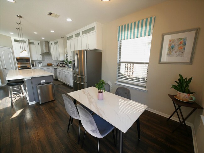 Building Photo - 20715 White Hyacinth Dr