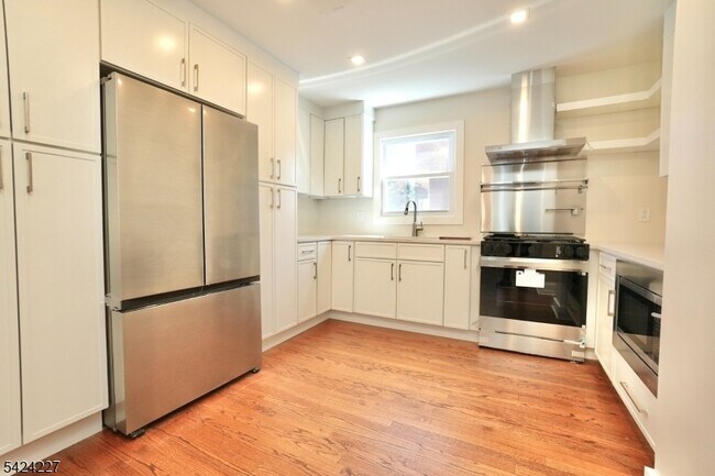 Building Photo - 25 Sanford Ave