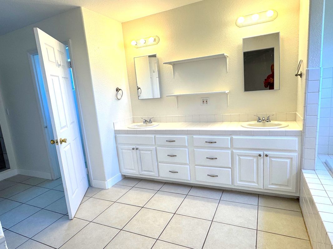 Building Photo - 728 5th Ave