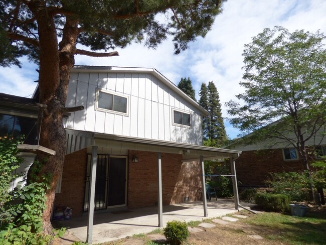 Building Photo - $0 DEPOSIT OPTION. TRI-LEVEL AURORA HOME WITH MODERN AMENITIES AND SPACIOUS INTERIORS