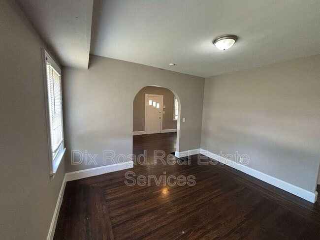 Building Photo - 3701 Iona Ave