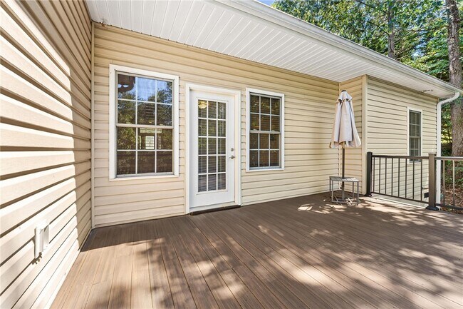 Building Photo - 307 Willow Brook Ln