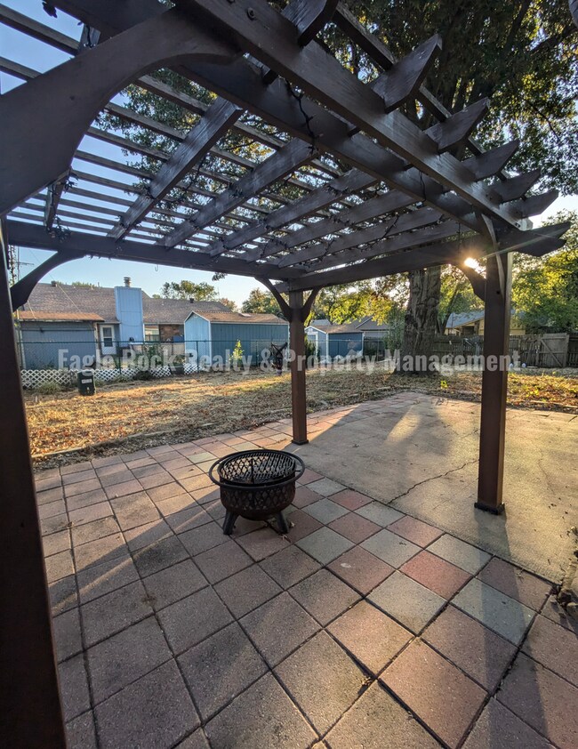 Building Photo - Tulsa House for Rent (3beds/2baths)
