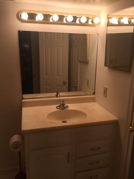 bathroom - 4300 Stablemere Ct