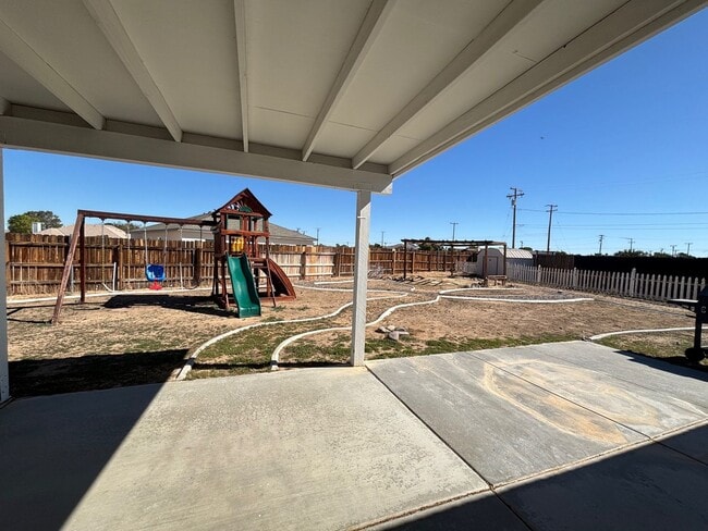 Building Photo - Spacoius Home Available Now!