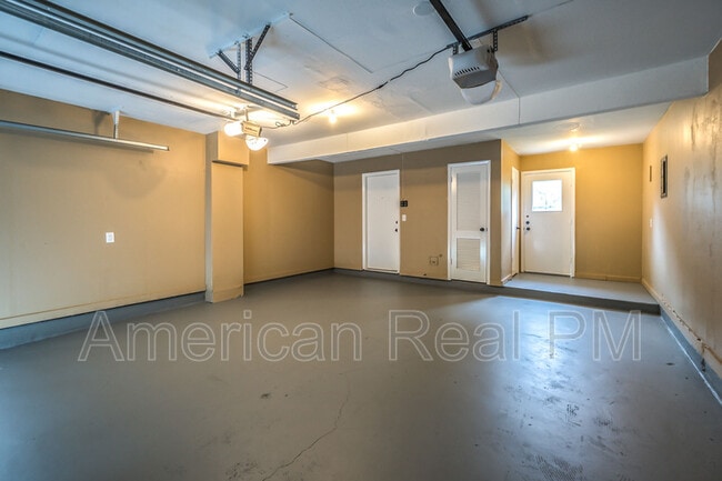 Building Photo - 1954 Mims St