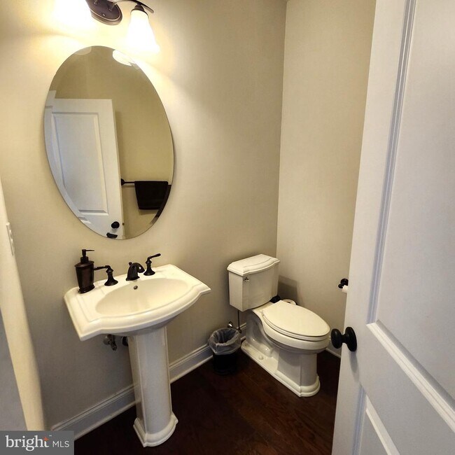 Building Photo - 6493 Fox Glove Ln