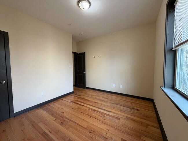 Building Photo - 1911 N Gratz St