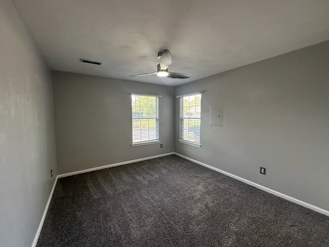 Building Photo - Gorgeous Townhouse in Riverwalk