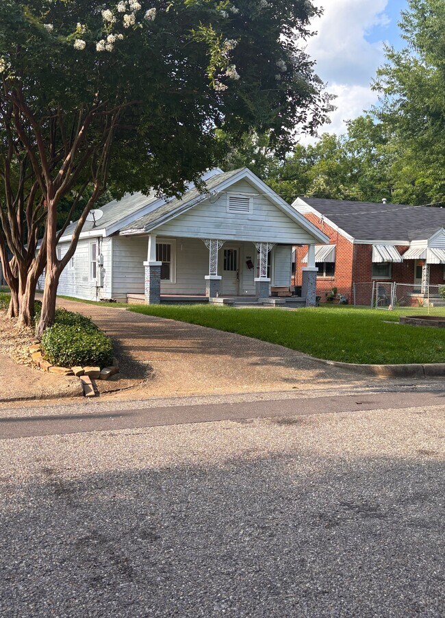 Primary Photo - 2323 Windsor Ave