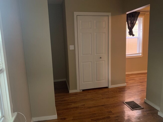 Building Photo - Gorgeous 3BR, Single Family Home IN EAST ROCK! PARKING! LAUNDRY!