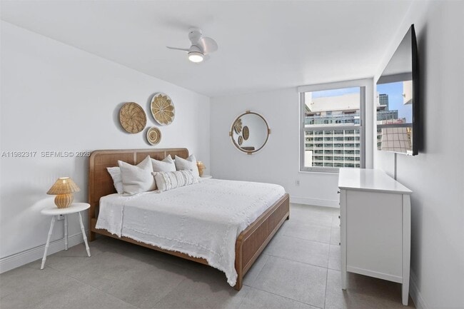 Building Photo - 2899 Collins Ave