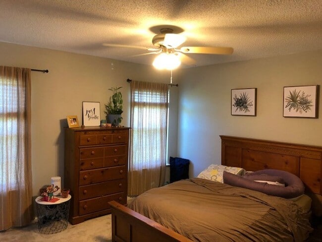 Building Photo - WILLOW CREEK POINTE