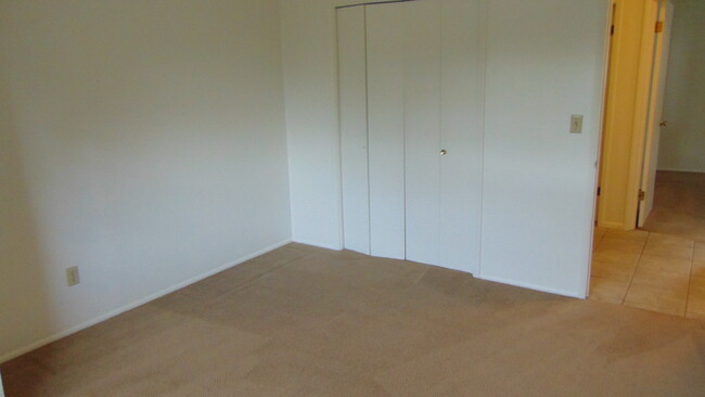 Building Photo - 811 Heritage Cir