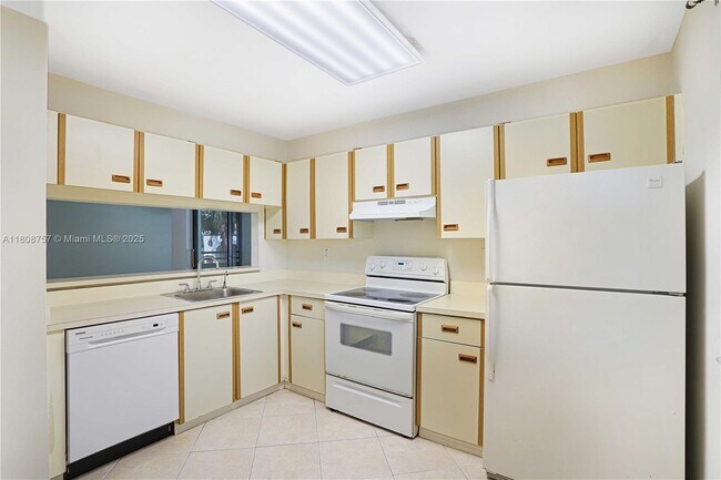 Building Photo - 3570 Magellan Cir