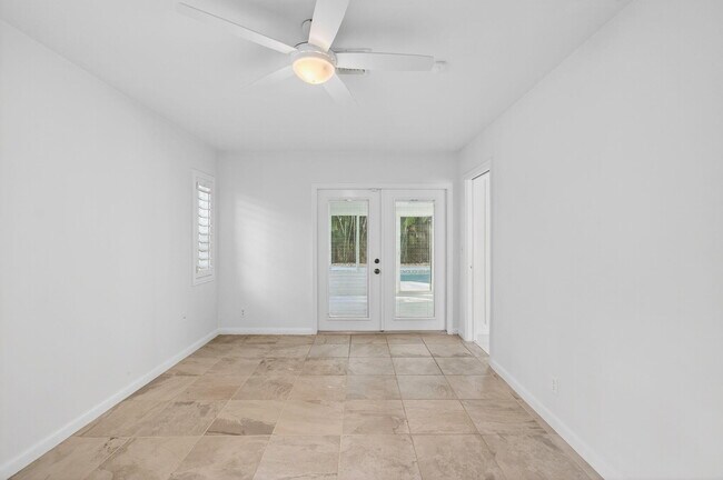 Building Photo - 699 NW 16th Ave