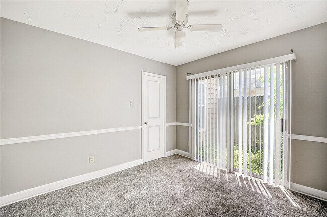 Building Photo - 12403 Meadow Ridge Dr