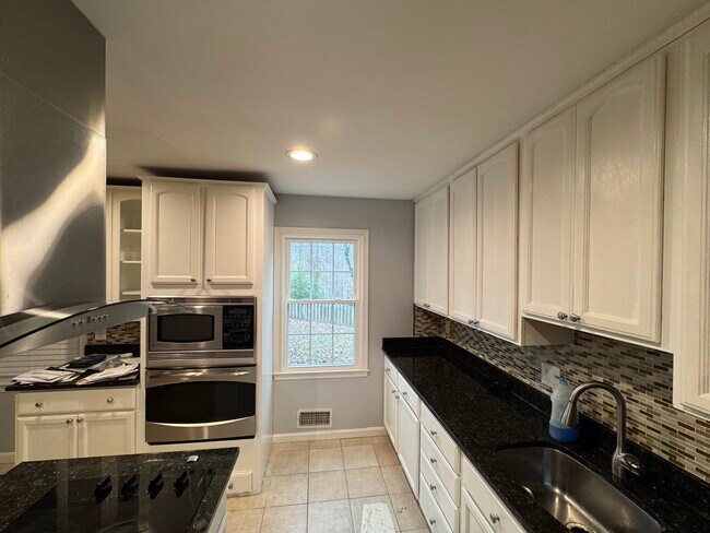 Building Photo - 8407 Finlay Ct