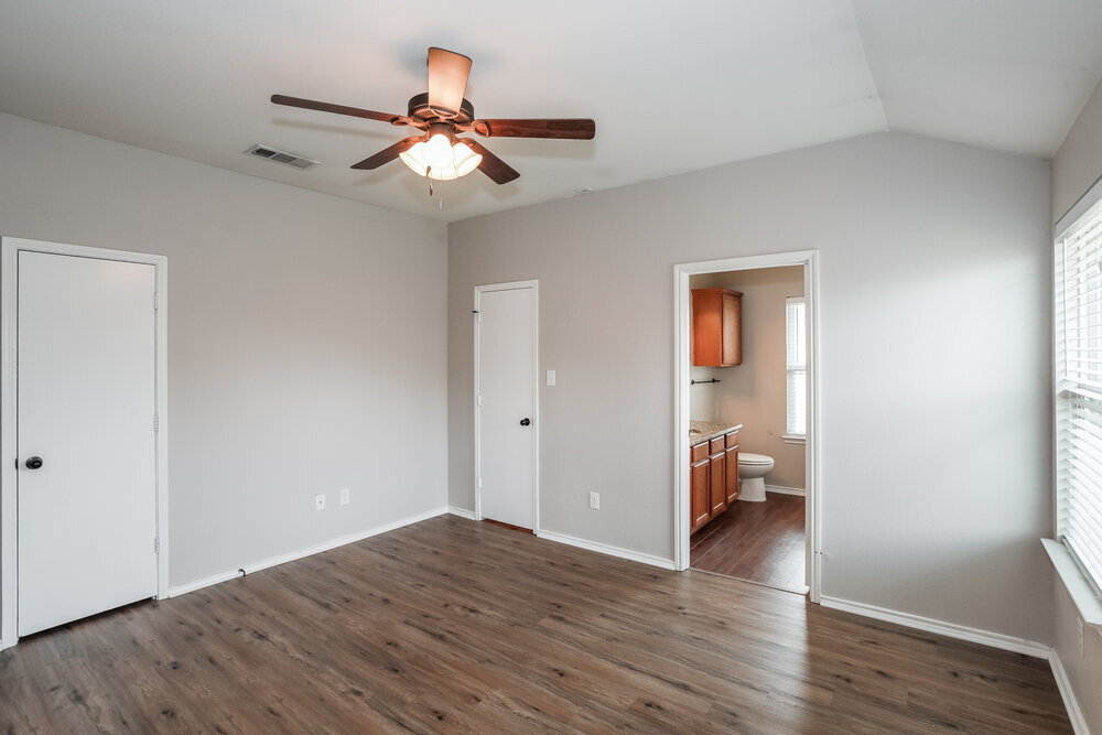 Building Photo - 4020 Tarpon Springs Dr