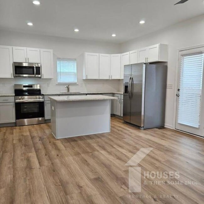 Building Photo - 205 Blackwood St