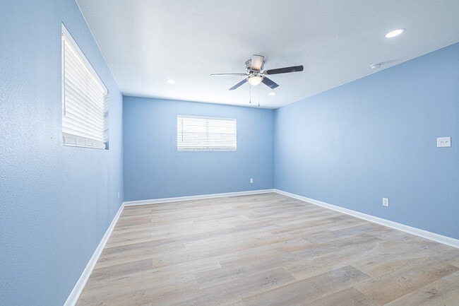 Building Photo - 707 Norwood Ln