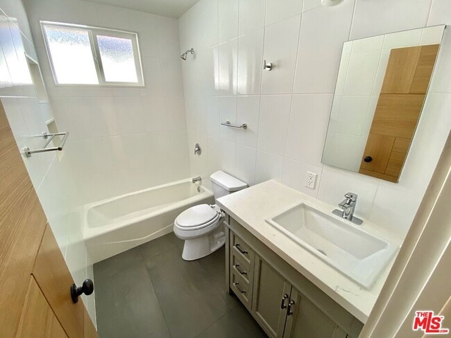 Building Photo - 1126 N Formosa Ave