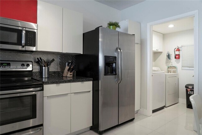 Building Photo - 17050 N Bay Rd