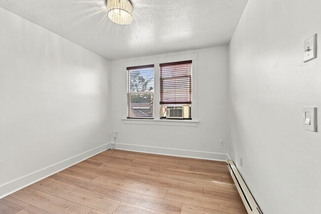 Building Photo - 24 E 300 N