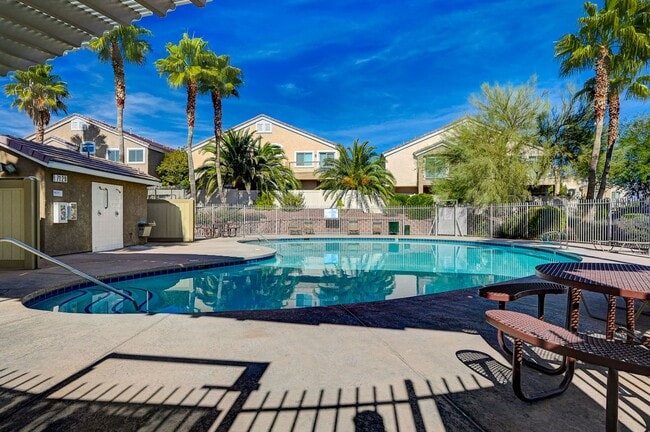Building Photo - Charming Two-bedroom townhouse in Northwest