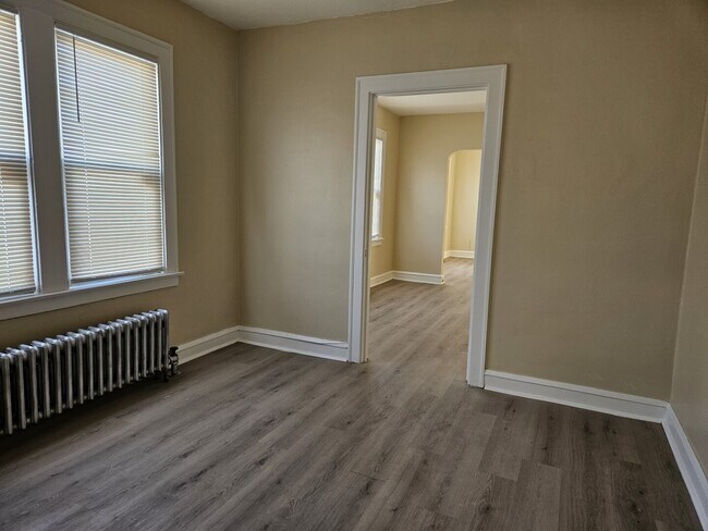 Building Photo - 10000 S Michigan Ave