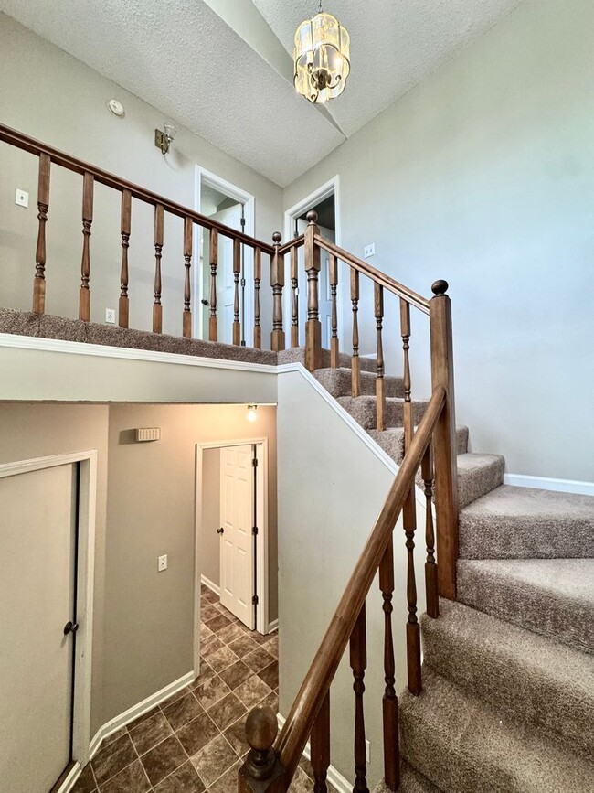 Building Photo - 336 Candlebrook Dr