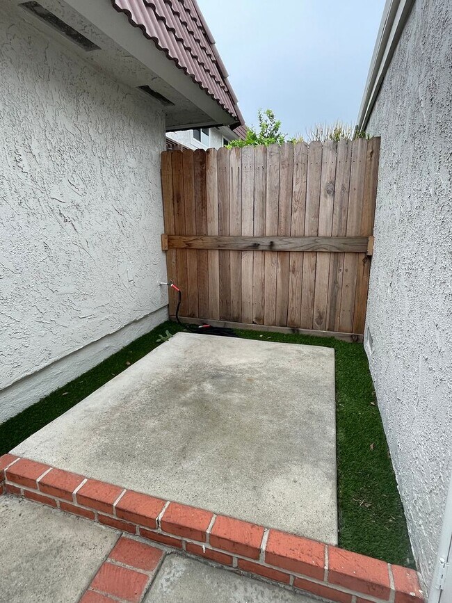 Building Photo - Beautiful Condo in Private Community