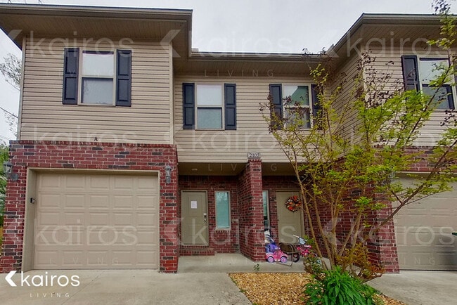 Building Photo - 2103 Perry St